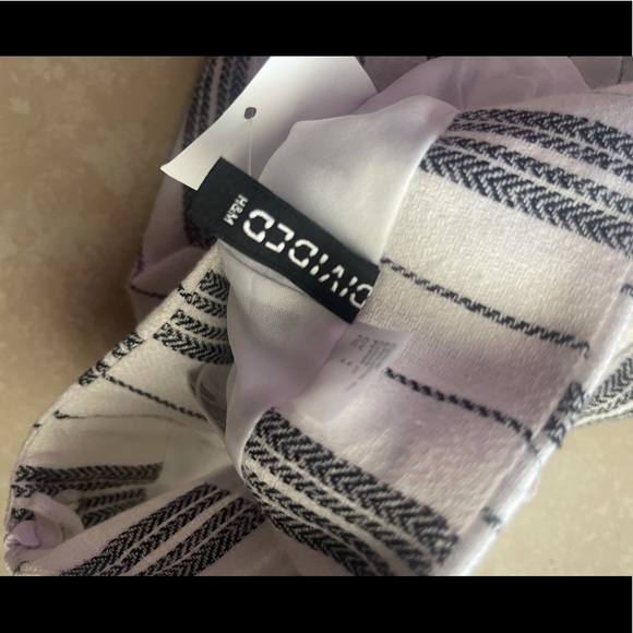 Black and white striped linen skirt by divided - Picture 2 of 5